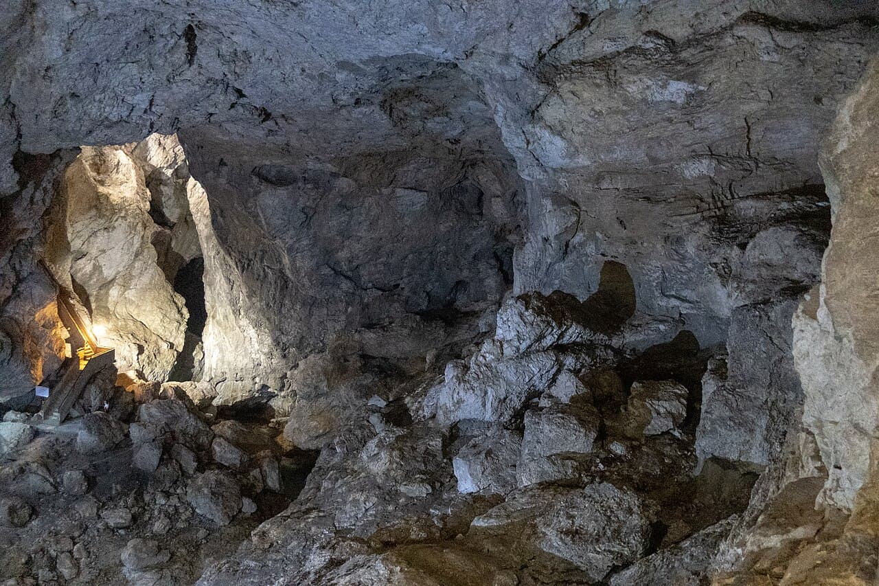 Devil's Throat Cave, Trigrad Gorge & Yagodina Cave Day Trip